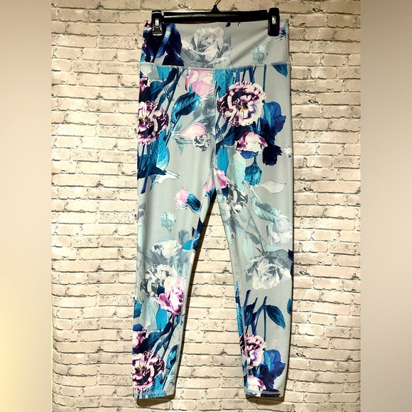 Fabletics Light Blue Flowered Leggings Size Large (L) - Picture 1 of 3